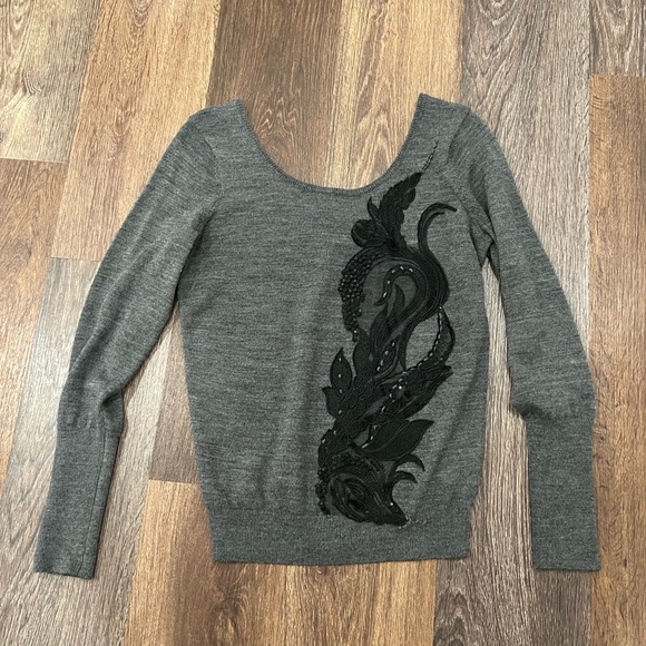 Angels of the North gray sweater with black appliqué size small like new - Picture 1 of 3